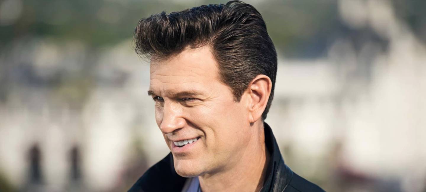 Chris Isaak Holiday Tour Brown County Music Center