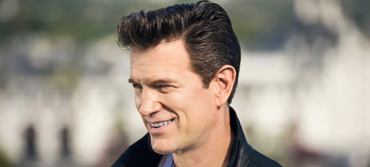 Chris Isaak: Holiday Tour